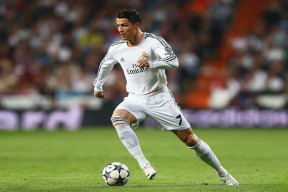 开云集团中国官网-英超激情无限：比赛中最令人惊叹的瞬间，英超集锦2020-2021