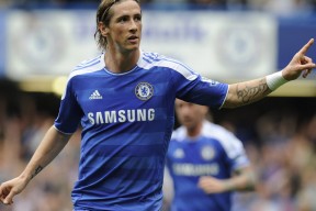 开云官方网页登录-曼联球员探访福利院送上温暖，曼联足球运动员